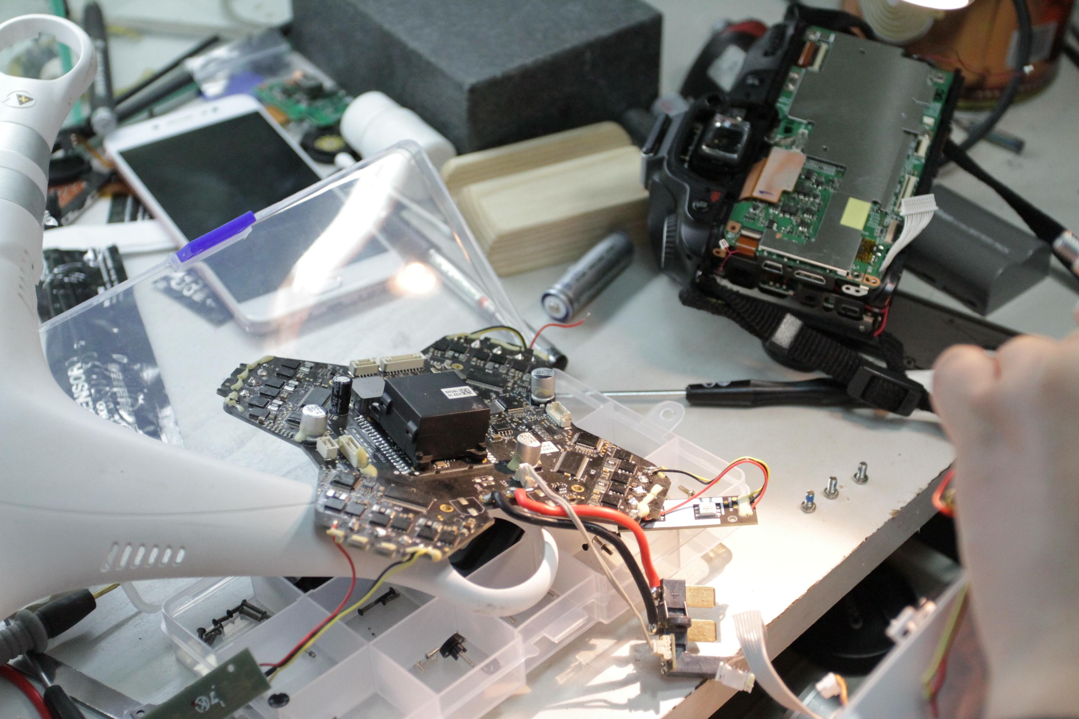 90后農村小伙巧手修無人機，年修400臺圓城市夢